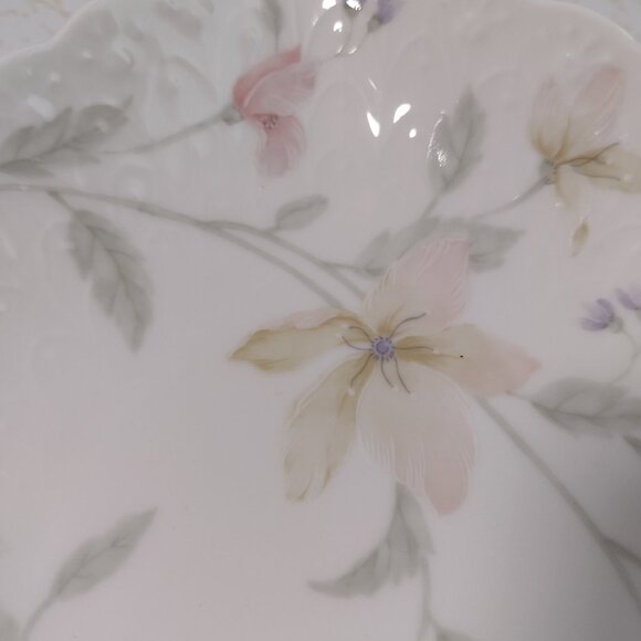 Lovely Mikasa Pastel Flowers Porcelain Heart - Picture 8 of 11